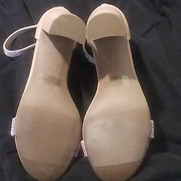 Heels - Picture 3 of 5